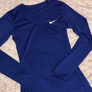 Nike athletic long sleeve shirt